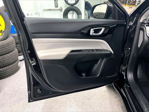 Used 2022 Jeep Compass Limited w/ Elite Group image 9