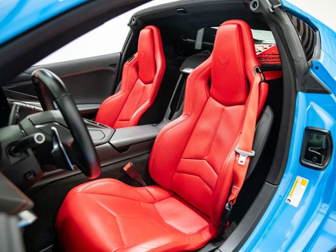 Used 2021 Chevrolet Corvette Stingray Coupe w/ Z51 Performance Package RWD image 12