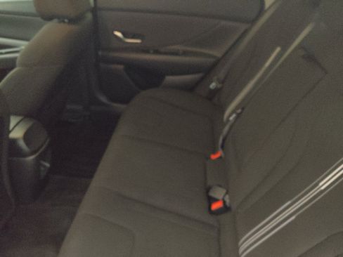 Used 2025 Hyundai Elantra SEL image 18