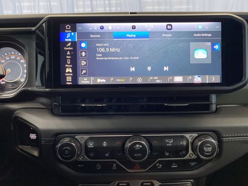 Certified 2025 Jeep Gladiator Mojave image 16