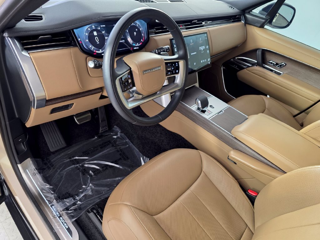 Used 2025 Land Rover Range Rover SE AWD/4WD image 10