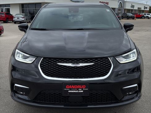New 2026 Chrysler Pacifica Select FWD image 3