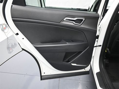 New 2026 Kia Sportage S image 16