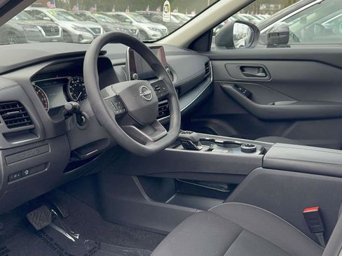 Used 2025 Nissan Rogue S image 29