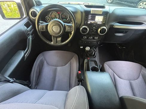 Used 2014 Jeep Wrangler Unlimited Sahara w/ Dual Top Group AWD/4WD image 26