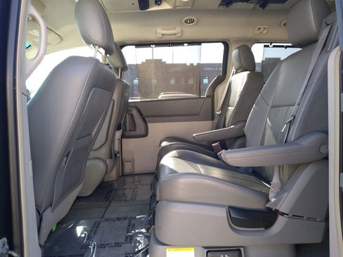 Used 2008 Chrysler Town & Country Touring image 14