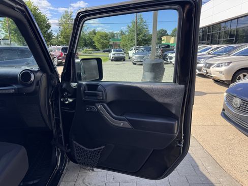 Used 2018 Jeep Wrangler Unlimited Sport S AWD/4WD image 25