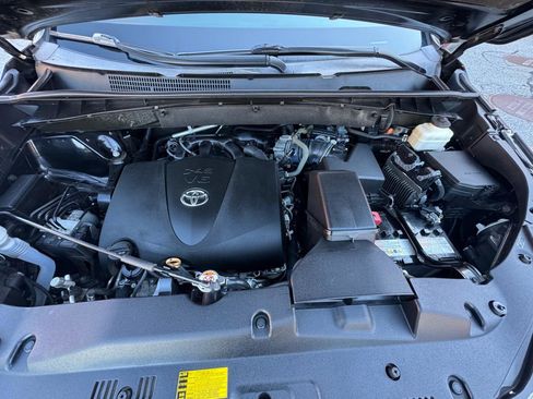 Used 2019 Toyota Highlander Plus AWD/4WD image 22