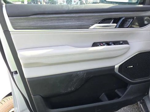 Certified 2024 Jeep Wagoneer Series II image 8