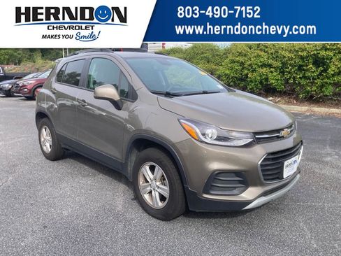 Used 2021 Chevrolet Trax LT image 1