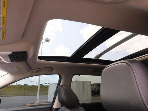 Used 2025 Nissan Pathfinder SL w/ SL Premium Package FWD image 9