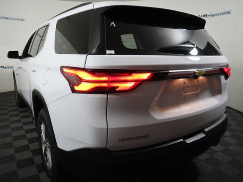 Used 2023 Chevrolet Traverse LT FWD image 9