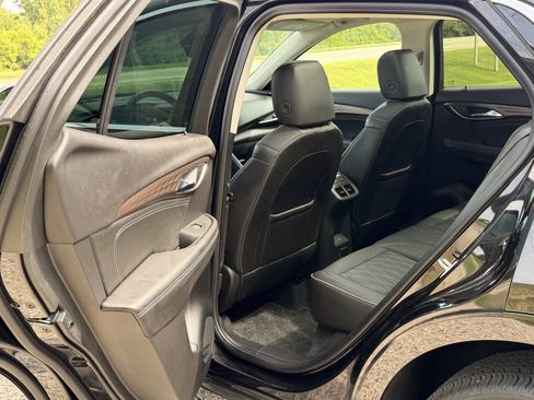 Used 2023 Buick Envision Avenir AWD/4WD image 24
