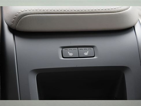 Certified 2026 Volvo XC60 B5 Core w/ Protection Package Premier image 16