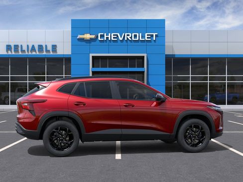 New 2026 Chevrolet Trax LT w/ Driver Confidence Package FWD image 5
