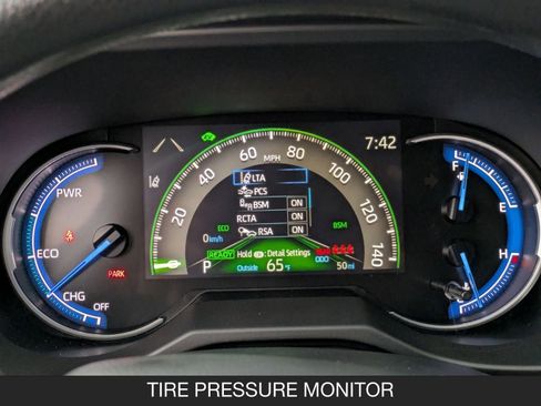 Used 2025 Toyota RAV4 XLE image 19