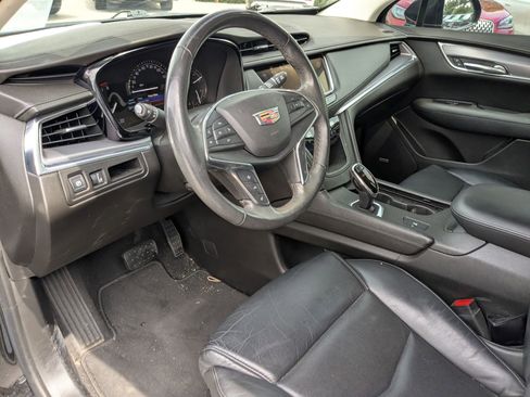 Used 2018 Cadillac XT5 Luxury w/ Driver Awareness Package FWD image 10