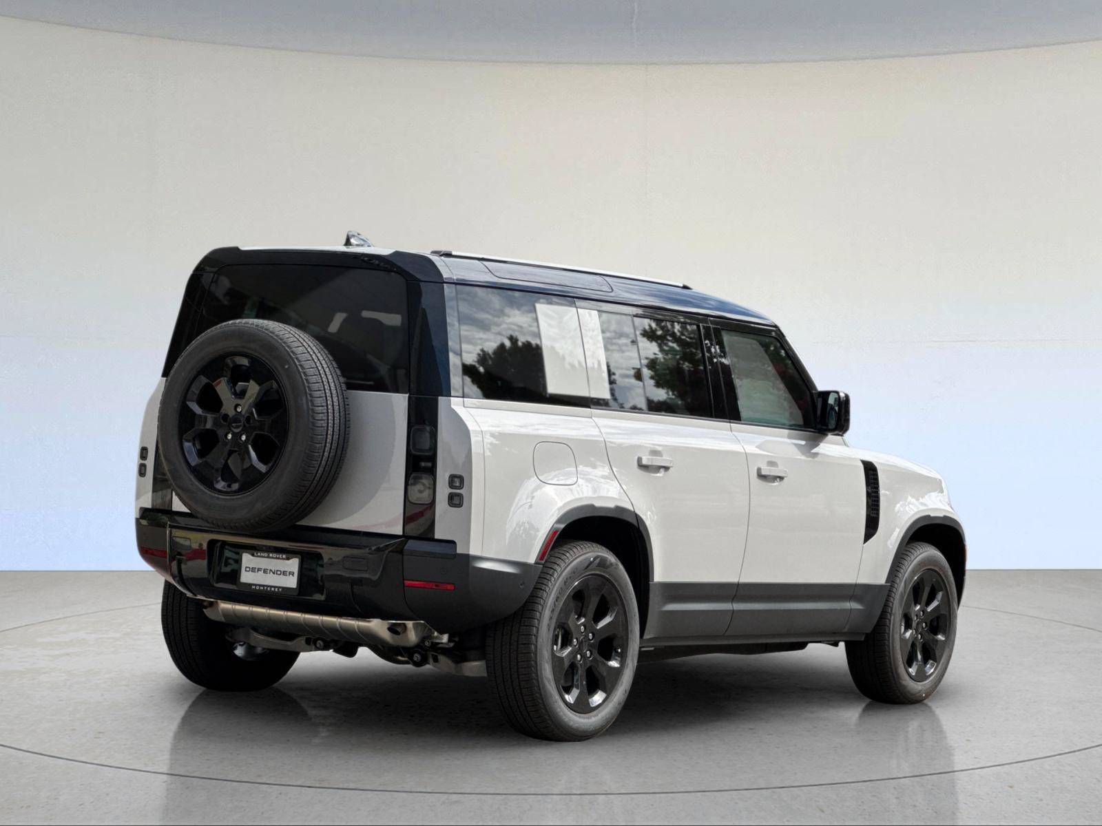 New 2026 Land Rover Defender 110 S AWD/4WD image 6