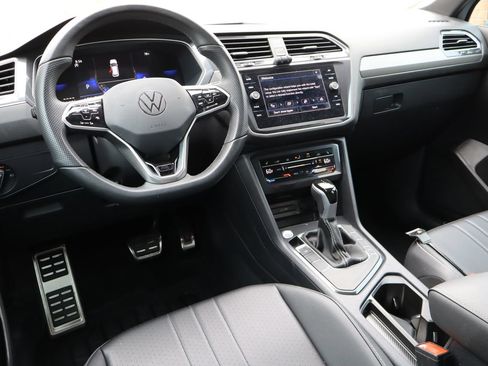 Used 2024 Volkswagen Tiguan SE R-Line w/ MDO Package, Three-Row FWD image 5