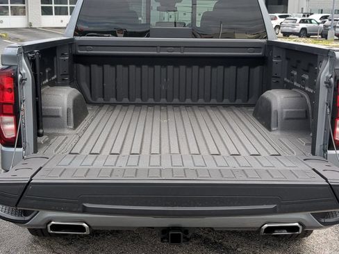 Used 2024 GMC Sierra 1500 Elevation w/ Preferred Package AWD/4WD image 5