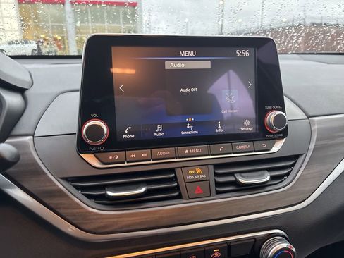 Used 2025 Nissan Altima 2.5 SV image 15