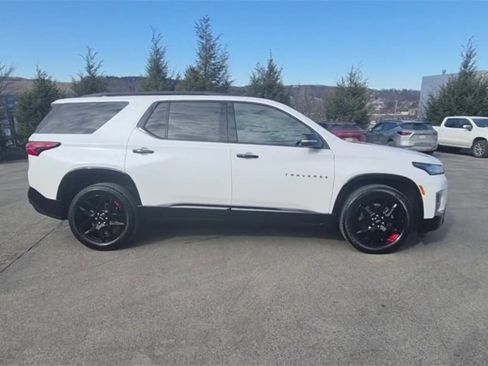 Used 2023 Chevrolet Traverse Premier w/ Redline Edition image 2