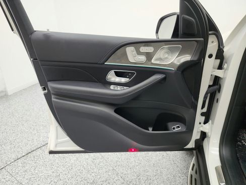 Used 2023 Mercedes-Benz GLS 450 4MATIC image 12