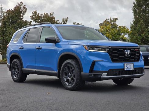 New 2025 Honda Pilot TrailSport image 3