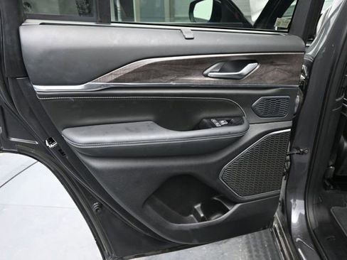 Used 2023 Jeep Grand Cherokee Overland w/ Luxury Tech Group IV image 17