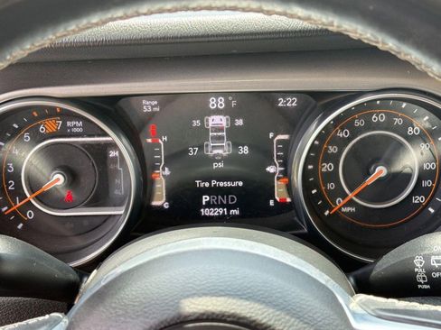 Used 2019 Jeep Wrangler Unlimited Sahara AWD/4WD image 18