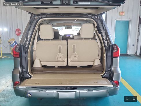 Used 2017 Lexus LX 570 4WD w/ Luxury Package image 10