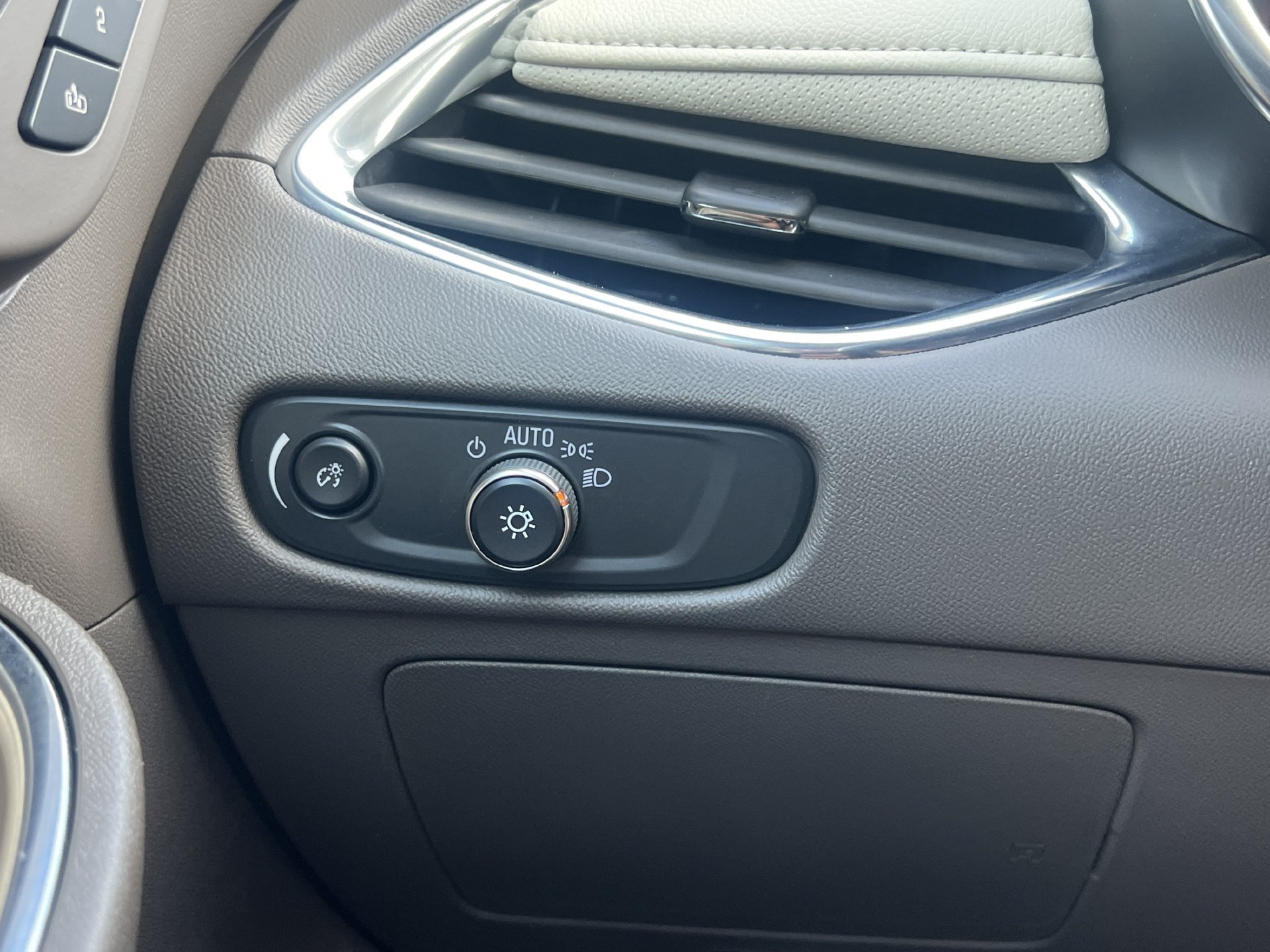 Used 2024 Chevrolet Malibu LT FWD image 13