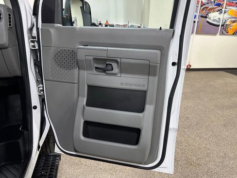 Used 2013 Ford E-150 and Econoline 150 w/ PWR Group image 18