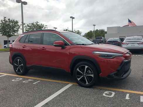 Used 2023 Toyota Corolla Cross XSE w/ Convenience Package image 2