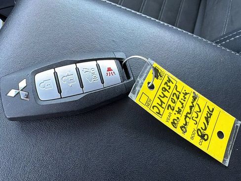 Used 2025 Mitsubishi Outlander SE AWD/4WD image 29