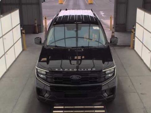 Used 2025 Ford Expedition Max Active RWD image 2