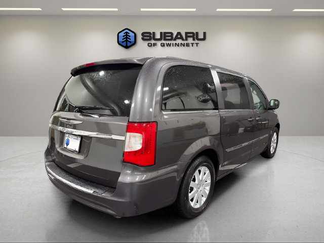 Used 2015 Chrysler Town & Country Touring FWD image 5