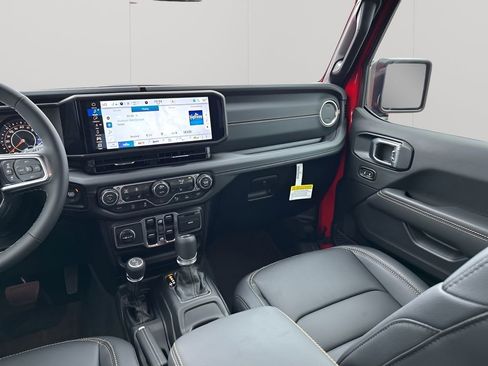New 2026 Jeep Wrangler Unlimited Sahara AWD/4WD image 28