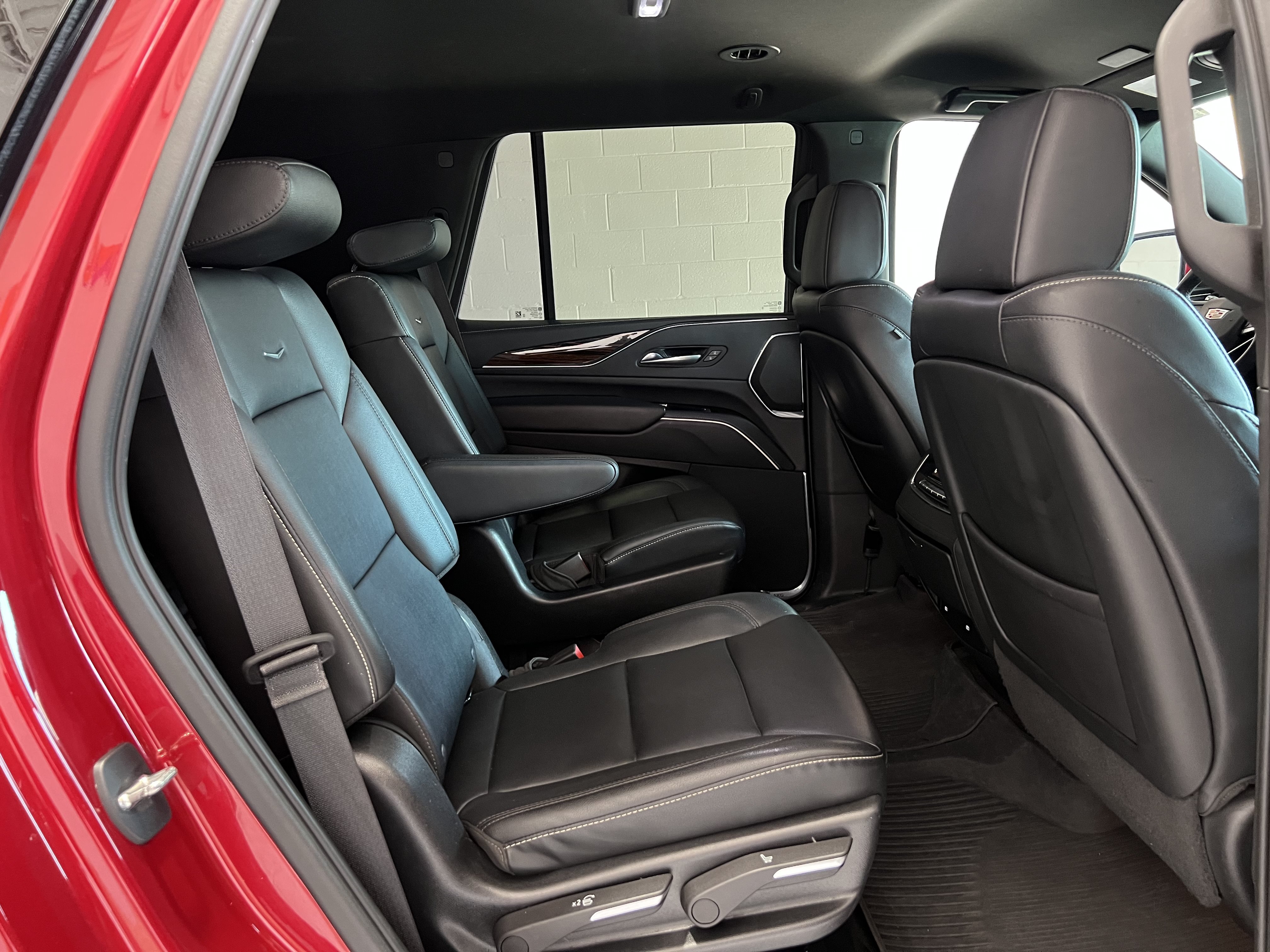 Used 2023 Cadillac Escalade Luxury RWD image 21