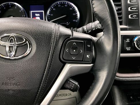 Used 2014 Toyota Highlander XLE image 24