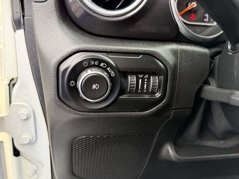 Used 2020 Jeep Wrangler Unlimited Sahara AWD/4WD image 18
