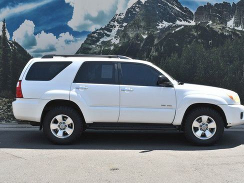 Used 2007 Toyota 4Runner SR5 AWD/4WD image 2