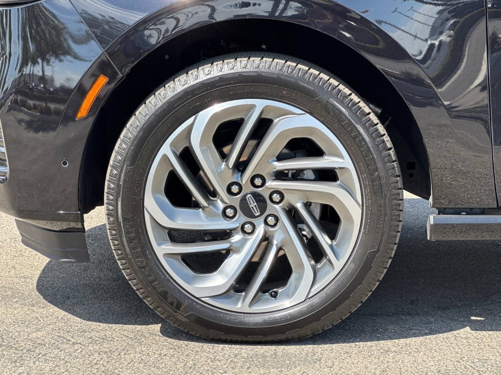Certified 2025 Lincoln Navigator L Reserve AWD/4WD image 25