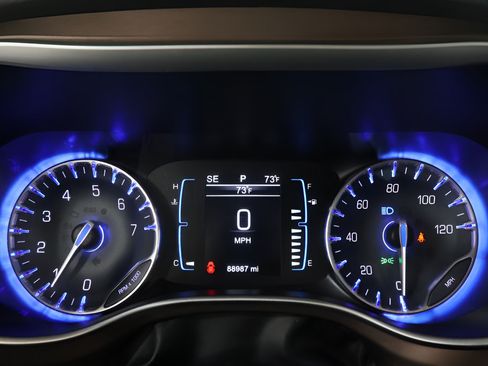 Used 2017 Chrysler Pacifica Touring-L FWD image 15