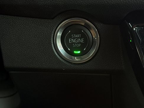 Used 2025 Chevrolet Traverse Z71 AWD/4WD image 34