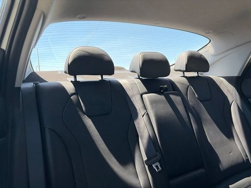 Used 2023 Hyundai Elantra Limited w/ Preferred Accessory Package FWD image 29