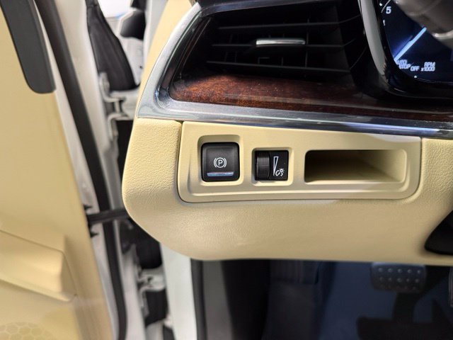 Used 2017 Cadillac XT5 Luxury w/ Driver Awareness Package FWD image 19