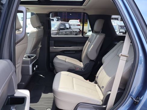 Used 2020 Ford Expedition XLT w/ Equipment Group 202A AWD/4WD image 22