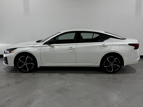 Used 2025 Nissan Altima 2.5 SR AWD/4WD image 13