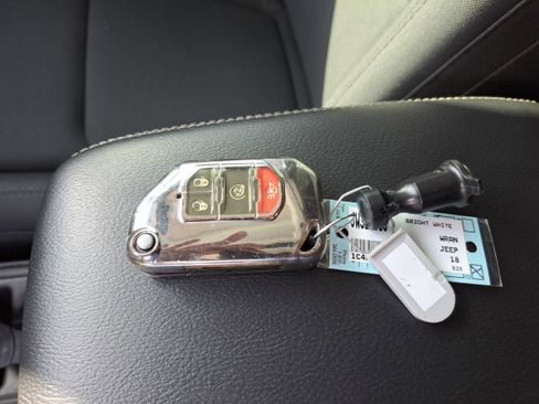 Used 2018 Jeep Wrangler Unlimited Sahara w/ LED Lighting Group image 29